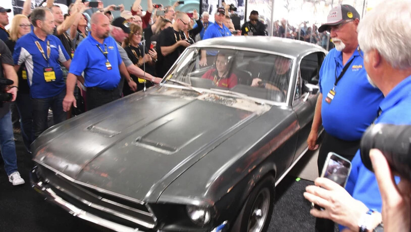 Der Ford Mustang GT aus dem Film "Bullitt" mit Steve McQueen am Freitag an einer Auktion in Kissimmee, Florida. Er fand für 3,7 Millionen Dollar einen neuen Besitzer.