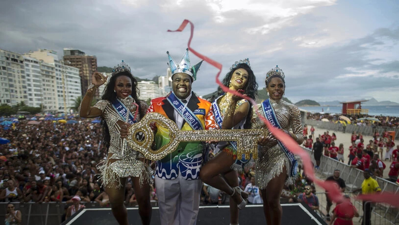 In Rio de Janeiro hat erneut der Karneval begonnen - diesmal mit einer extrem langen Zeitdauer.