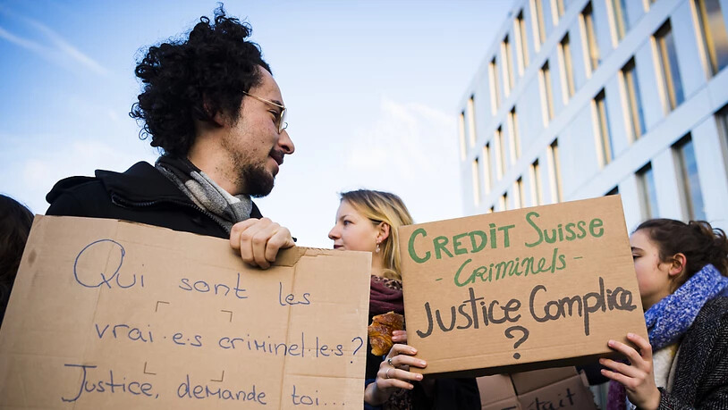 Sympathisanten bezeugen ihre Solidarität mit den Klimaaktivisten. (Archivbild)