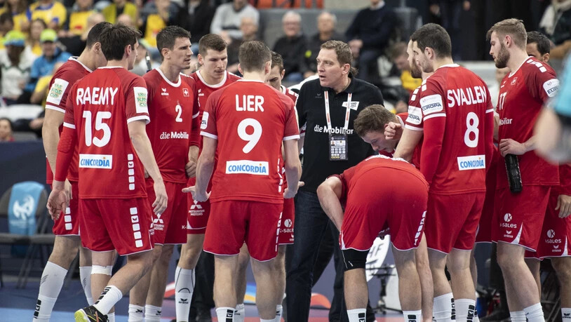 Der Schweizer Nationaltrainer Michael Suter gibt Anweisungen.