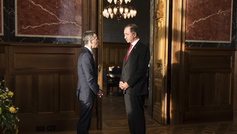 Zukünftiges Verhältnis noch im Halbdunkeln: Aussenminister Ignazio Cassis (links) am Neujahrsempfang in Bern mit Michael Matthiessen, dem EU-Botschafter in der Schweiz.