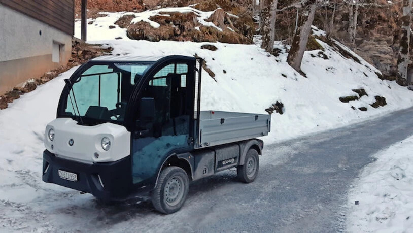 In Braunwald fährt zurzeit ein Elektroauto mit Zürcher Nummer. Es ist ein Testfahrzeug für die Gemeinde Glarus Süd.