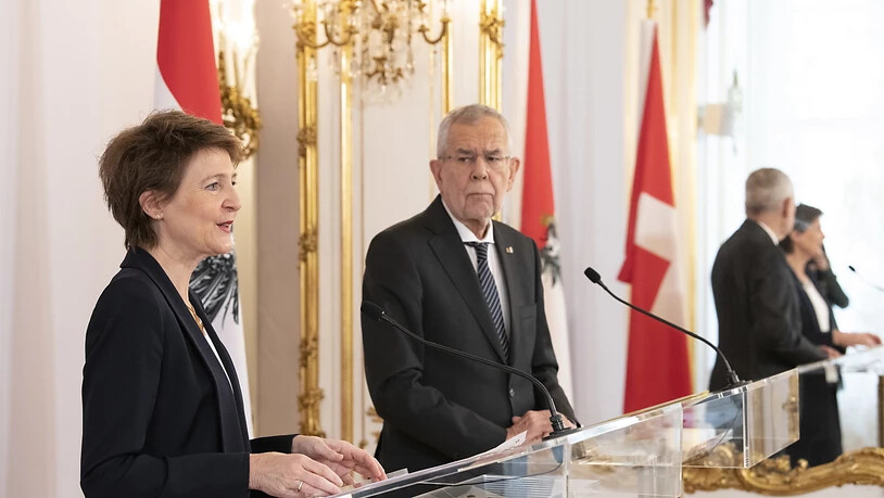Vor den Medien betonten Bundespräsidentin Simonetta Sommaruga (l.) und Österreichs Bundespräsident Alexander Van der Bellen die Dringlichkeit des Klimaschutzes.