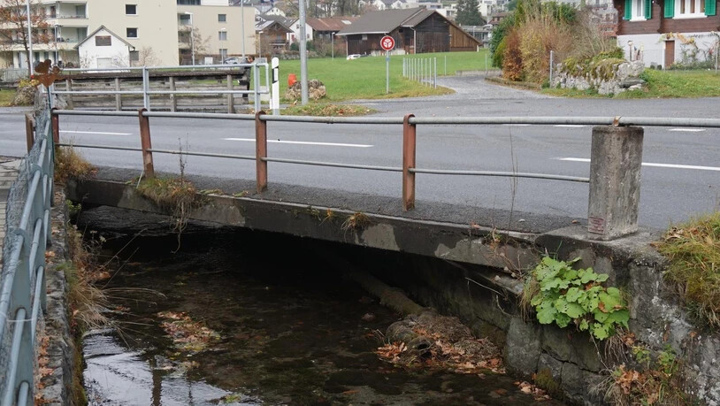 Die alte Bodenwaldbachbrücke in Mollis wird ersetzt und hochwassertauglich gemacht.
