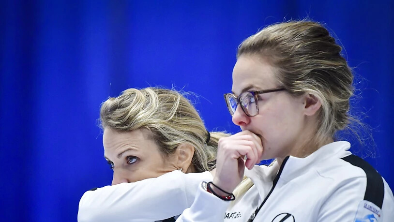Die Weltmeisterinnen Silvana Tirinzoni (links) und Alina Pätz haben an den Schweizer Meisterschaften in Thun kein leichtes Spiel. Aber jetzt stehen sie im Final