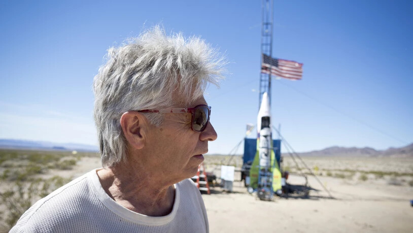 "Mad Mike" Hughes vor der Startrampe seiner selbstgebauten Rakete im Jahr 2018 in der Nähe von Amboy in Kalifornien. (Archivbild)