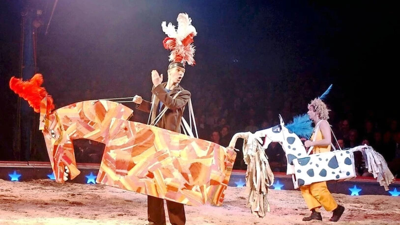 Die Legenden kommen zurück: Ursus und Nadeschkin zeigen bereits im Jahr 2002 eine legendäre Nummer im Circus Knie.
