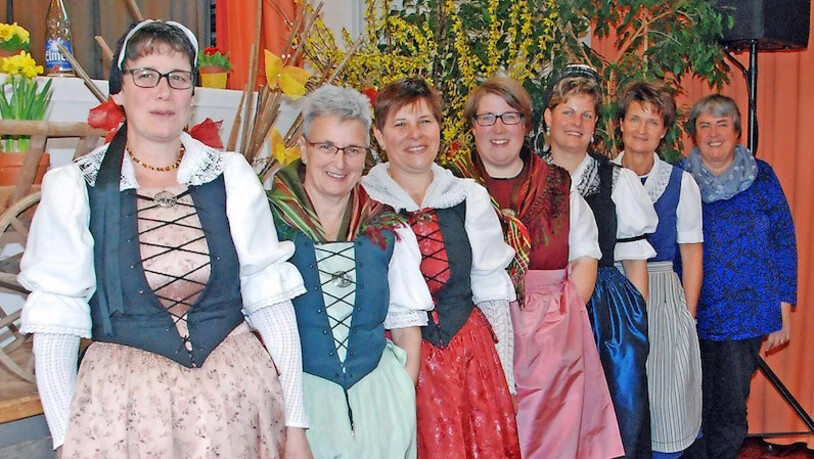 In Tracht: Der aktualisierte GBLV-Vorstand  präsentiert sich vor der Kamera.