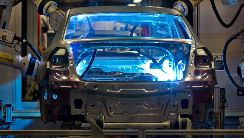 In den VW-Fabriken werden die Roboter auf den Produktionsstrassen bald stillstehen (Symbolbild)