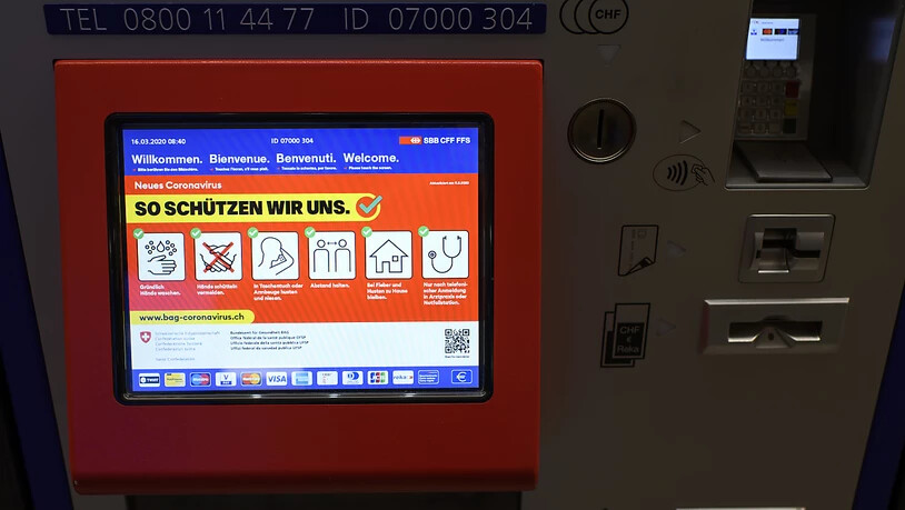 Immer weniger Züge und Busse: Die SBB bitten Reisende, ihre Fahrkarten online zu lösen und sich unterwegs an die Hygieneregeln zu halten.