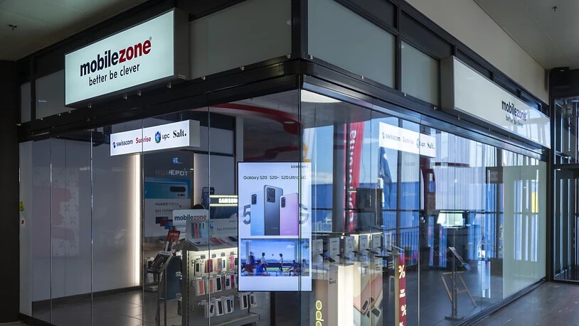 Auch der Handy-Anbieter Mobilezone schliesst einen Teil seiner Läden - hier das Geschäft im Grüssen-Center in Pratteln BL.