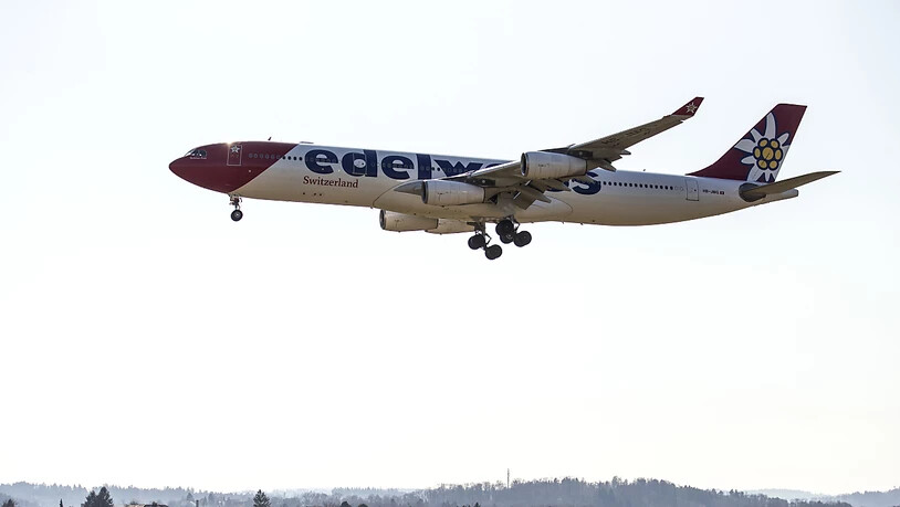 Die Edelweiss Maschine mit Schweizer Rückkehrern aus San José, Costa Rica, beim Anflug zum Flughafen Zürich.