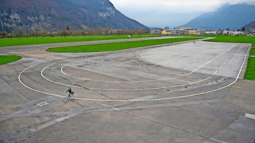 Weil sich der Flugplatz selber nicht für ökologische Flächen eignet, erfolgt der Ausgleich angrenzend daran.