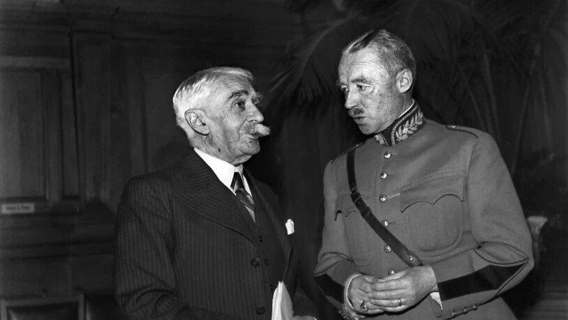Baron Pierre de Coubertin (links) im Gespräch mit Henri Guisan
