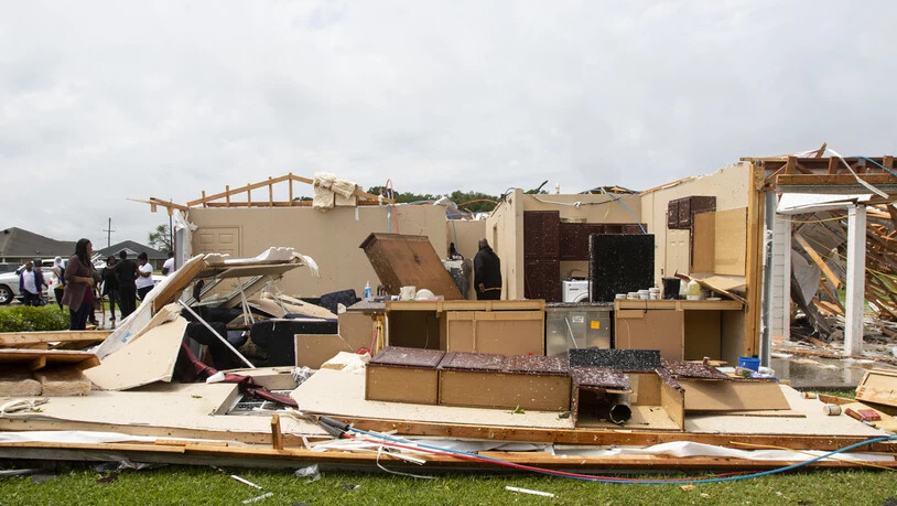 Ein Tornado hat in Monroe im US-Bundesstaat Louisiana kurz vor Mittag (Ortszeit) reihenweise Häuser verwüstet.