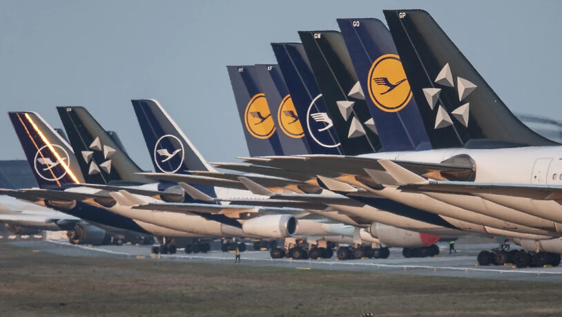 Die Reisebeschränkungen wegen der Corona-Pandemie dürften die Fluggesellschaften in aller Welt noch schwerer treffen als bisher gedacht. So dürften die Passagiererlöse in diesem Jahr voraussichtlich um etwa 55 Prozent geringer ausfallen als noch 2019. …
