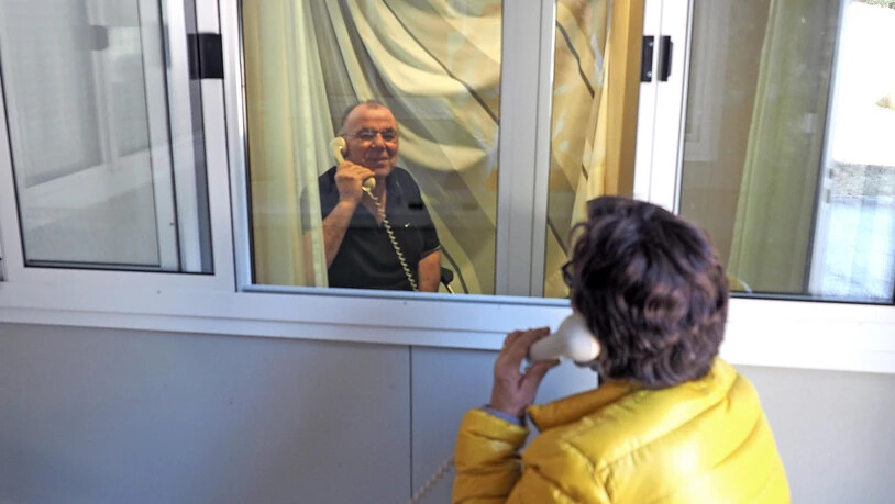 Die Besucherbox des Alters- und Pflegeheimes Parc auf der Lenzerheide ermöglicht es den Bewohnern, ihre Verwandten zu sehen.