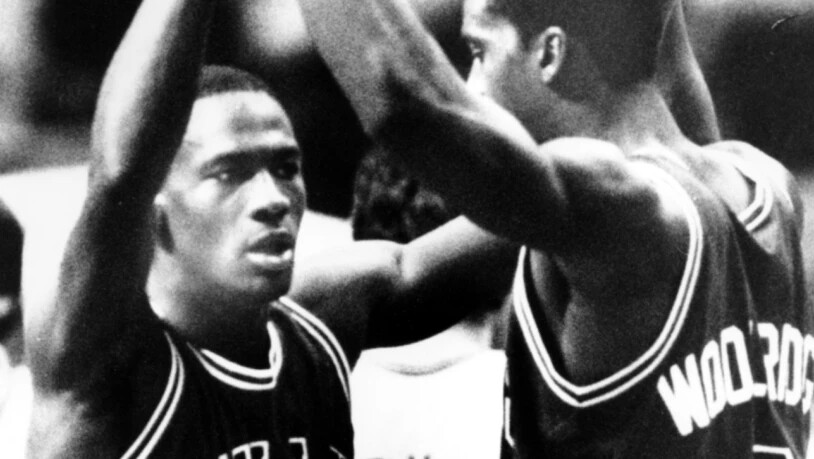 Nicht nur Teamkollegen wie Orlando Woolridge (re.) waren begeistert von der Vorstellung Michael Jordans im Playoffspiel bei den Boston Celtics am 20. April 1986
