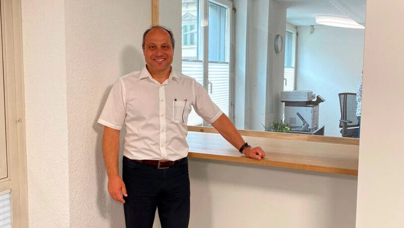 Abteilungsleiter Michael Schneider ist stolz auf das grössere und corona-konform eingerichtete Passbüro.
