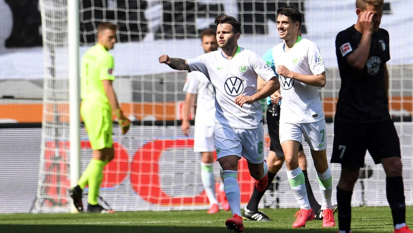 Renato Steffen (Mitte) erzielte in Augsburg bereits seinen fünften Treffer in der Bundesliga-Rückrunde