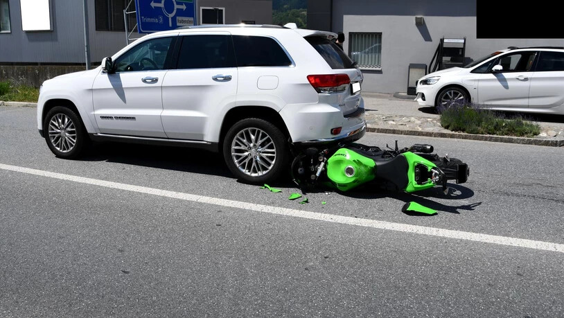 In beiden Unfällen waren ein Motorrad und ein Personenwagen beteiligt. Beide Motorradfahrer wurden beim Unfall verletzt.