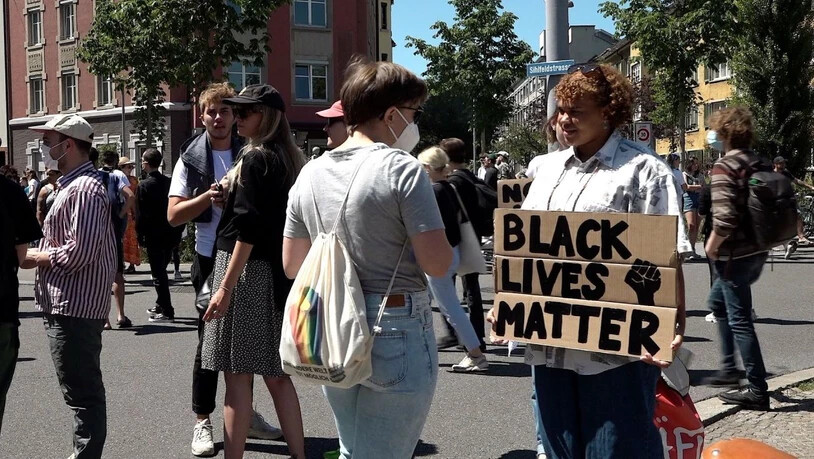 "Black Lives Matter": Demonstranten auf dem Zürcher Bullingerplatz.