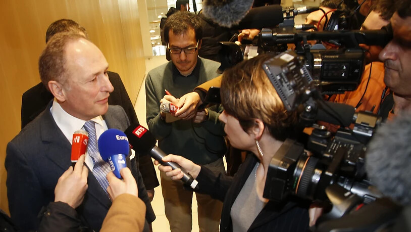 UBS-Mann Markus Diethelm vor den Medien in Paris nach dem Urteil im Februar 2019 (Archivbild).