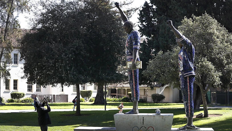 Der politische Protest der beiden Athleten ist auf dem Gelände der Universität von San Jose gar in Form einer Statue verewigt worden