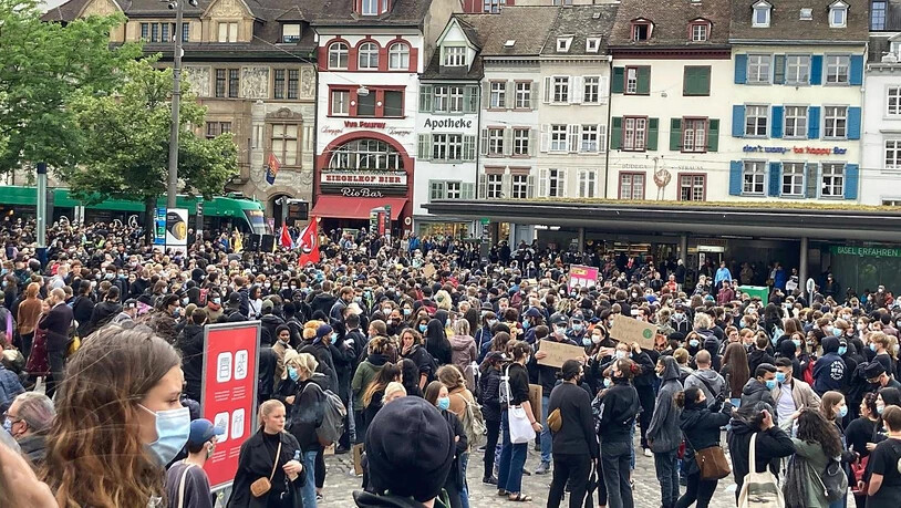 Rund 5000 Personen haben am Samstag in Basel gegen Rassismus protestiert.