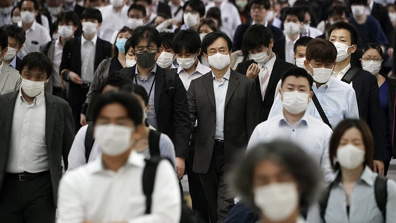 Die Behörden in Japan warnen wegen der Hochsommerhitze vor gesundheitlichen Problemen beim Tragen von Masken. (Symbolbild)