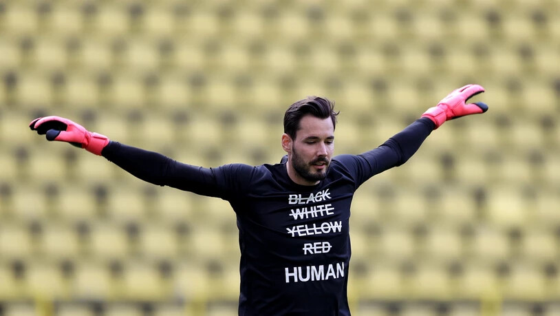 Roman Bürki soll für mindestens zwei weitere Jahre in Dortmund bleibenn
