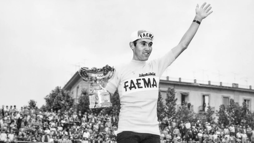 Eddy Merckx liess sich am 12. Juni 1968 als Sieger des Giro d'Italia feiern