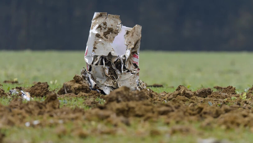 Ein Wrackteil des in der Nähe der französischen Stadt Besançon abgestürzten F/A-18-Kampfjets der Schweizer Armee im Oktober 2015. (Archivbild)