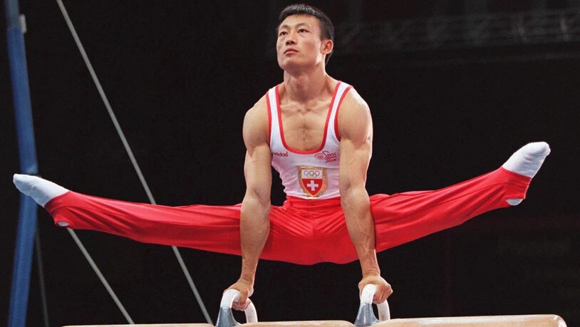 Donghua Li zeigte im ausverkauften Georgia Dome in Atlanta eine nahezu perfekte Übung und sicherte der Schweiz die erste Olympia-Goldmedaille im Kunstturnen nach 44 Jahren