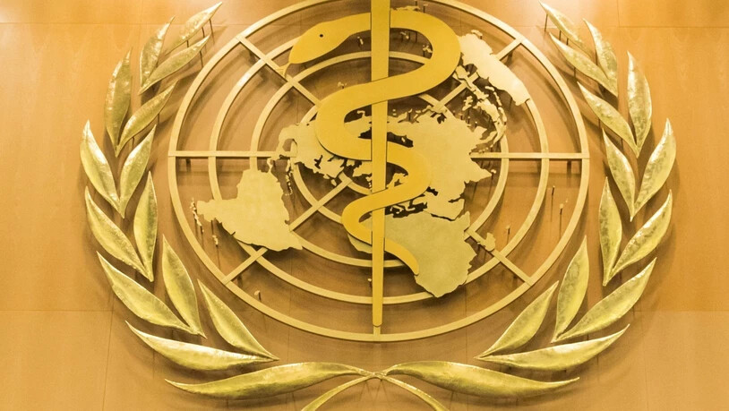 ARCHIV - Das Logo der Weltgesundheitsorganisation WHO im europäischen Hauptquartier der Vereinten Nationen in Genf. Nach Monaten der abnehmenden Infektionszahlen in Europa ist das Coronavirus auf dem Kontinent laut dem Regionalbüro der…