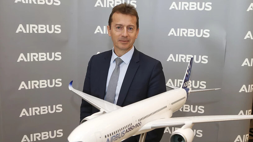 Airbus-Kozernchef Guillaume Faury will aufgrund der Luftfahrt-Krise die Produktion von Flugzeugen drosseln und tausende Stellen abbauen. (Archivbild)