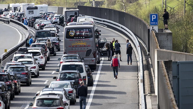 30'230 Stunden lang standen Verkehrsteilnehmende 2019 auf den schweizerischen Nationalstrassen im Stau. (Archivbild)