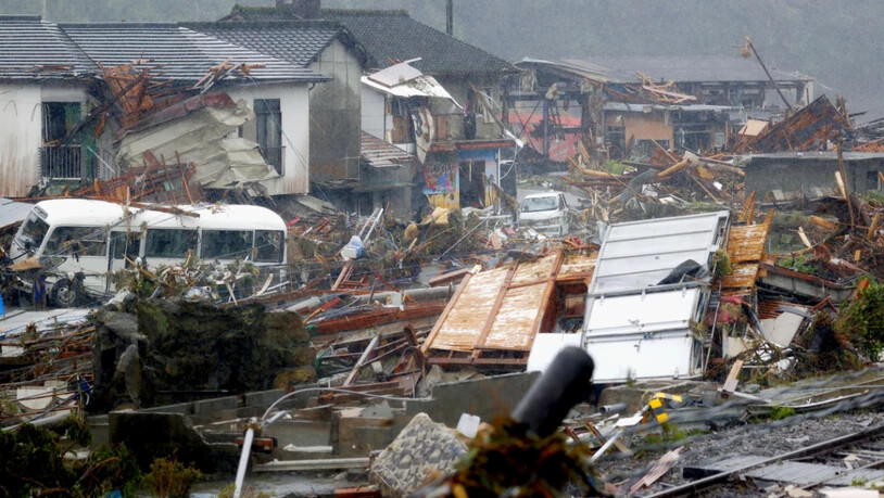Unwetter haben in Japan mindestens 50 Menschen das Leben gekostet.