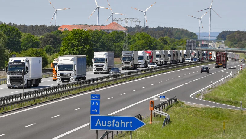Das EU-Mobilitätspaket soll die Arbeitsbedingungen von LKW-Fahrern verbessern und Wettbewerbsverzerrungen im Transportwesen beenden. Diese Woche stimmt das EU-Parlament in Brüssel darüber ab. (Archiv)