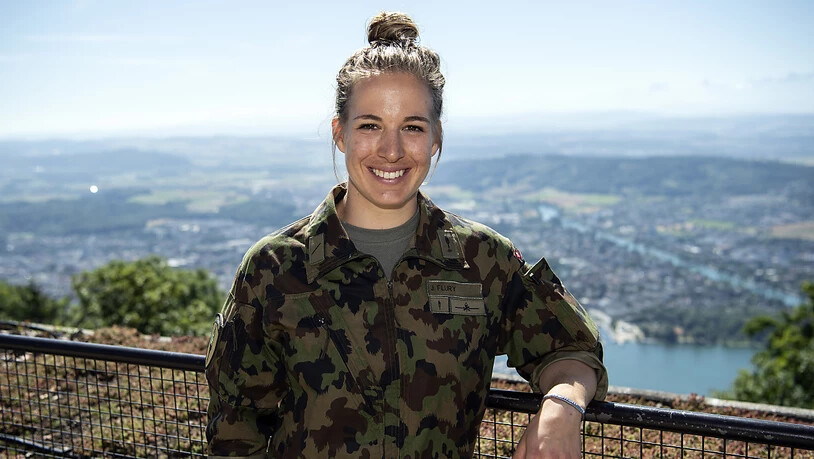 Die Skifahrerin Jasmine Flury posiert beim Medientermin anlässlich der Spitzensport-Rekrutenschule in Magglingen