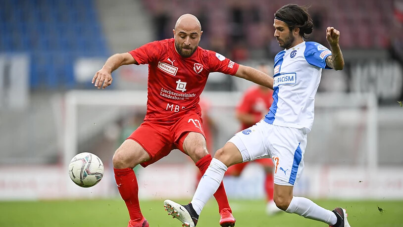Vaduz-Stürmer Tunahan Cicek (links im Spiel gegen die Grasshoppers) erzielte beide Tore zum Sieg in Chiasso