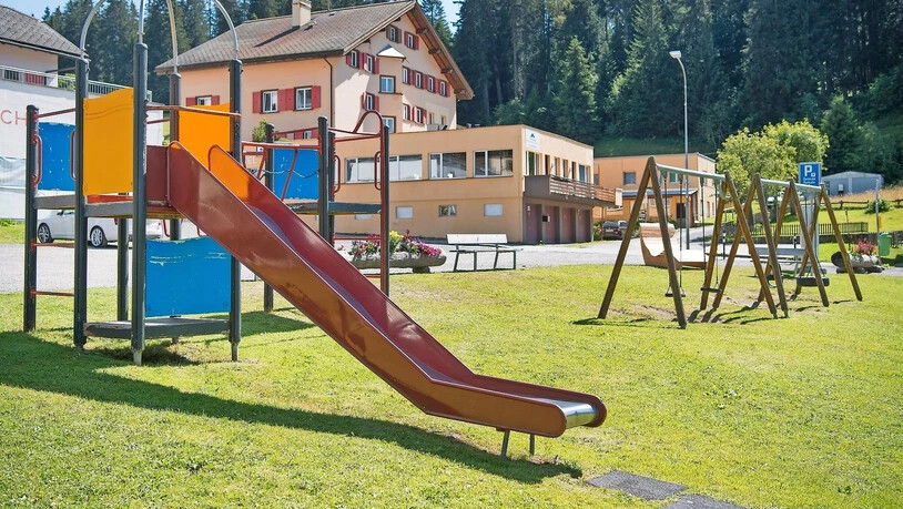 Spiel und Spass mitten im Dorf: Unter anderem beim Parpaner Spielplatz haben sich gemäss dem besorgten Leser Reto Bernhard  die Kinder des Jugendlagers Adonia getummelt.