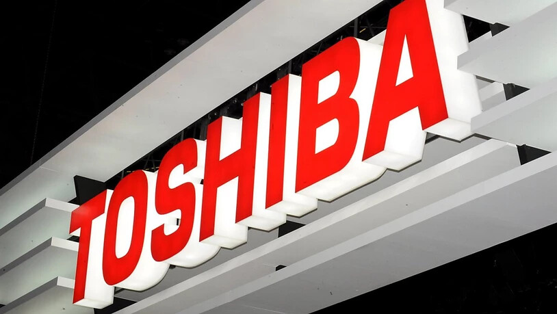 Der japanische Industriekonzern Toshiba ist einem Medienbericht zufolge im abgelaufenen Geschäftsquartal in die Verlustzone geraten. (Archivbild)