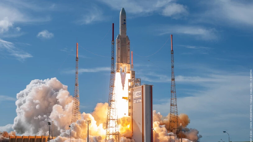 ARCHIV - Eine Rakete vom Typ Ariane 5 startet. Der neue Starttermin für die europäische Trägerrakete Ariane 5 steht fest. Foto: ---/ESA/ZUMA Wire/dpa - ACHTUNG: Nur zur redaktionellen Verwendung und nur mit vollständiger Nennung des vorstehenden Credits