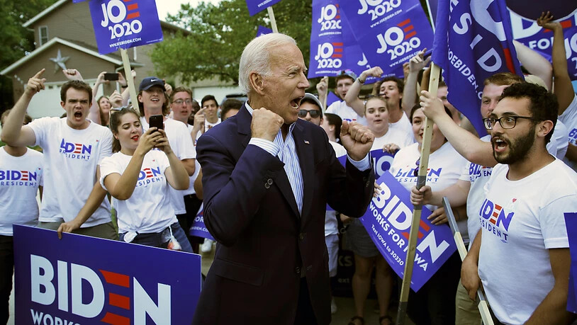 ARCHIV - Joe Biden, designierter Präsidentschaftskandidat der US-Demokraten, spricht mit Anhängern. Foto: John Locher/AP/dpa