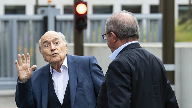 Ex-Fifa-Präsident Sepp Blatter musste am Dienstag vor der Bundesanwaltschaft in Bern zu einer Anhörung erscheinen. Es geht dabei um ein Strafverfahren im Zusammenhang mit einer umstrittenen Zahlung im Jahr 2011 von zwei Millionen Franken an den damaligen…