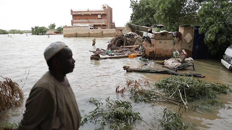 ARCHIV - Überflutete Häuser südwestlich der sudanesischen Hauptstadt Khartum. Foto: Marwan Ali/AP/dpa