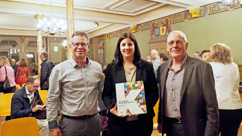 Grosses Interesse: Die Buchvernissage mit Regierungsrätin  Laura Bucher zog viele Zuschauerinnen und Zuschauer nach Benken.