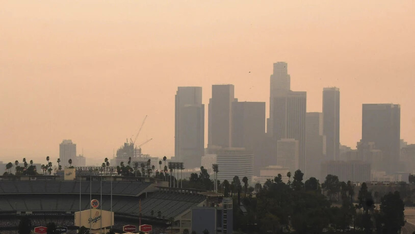 Die von den Bränden im Westen der USA verursachten Partikelwolken sind auch in Los Angeles sichtbar. Die Partikel wurden von Windströmungen auch nach Europa getragen. (Themenbild)