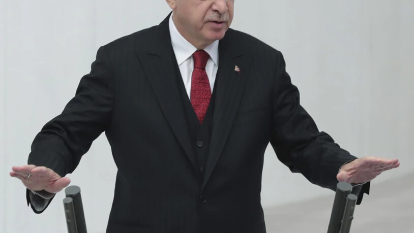 Recep Tayyip Erdogan, Präsident der Türkei, hält eine Rede im Parlament. Foto: Uncredited/Turkish Presidency/AP/dpa